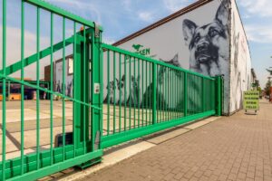 AW industriële schuifpoort met puntenkam