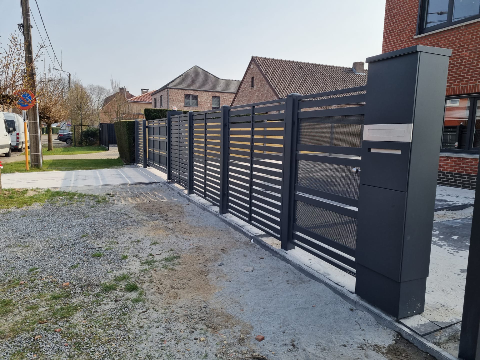 AW10.109 Schuifpoort en enkel poortje met AW10.104 hekwerk