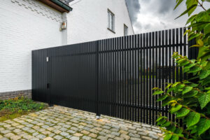 AW10.76 Draaipoort met hekwerk